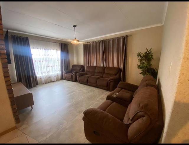 3 BEDROOM HOUSE FOR SALE IN MULBARTON